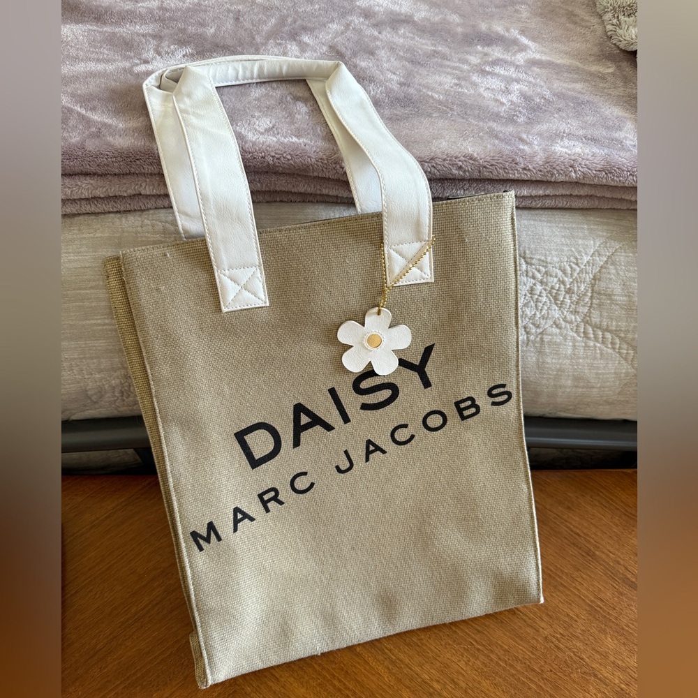 Marc Jacobs Daisy Tan Tote Bag